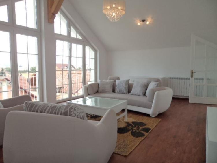 Apartament cu 3 camere decomandat în Calea Dumbrăvii
