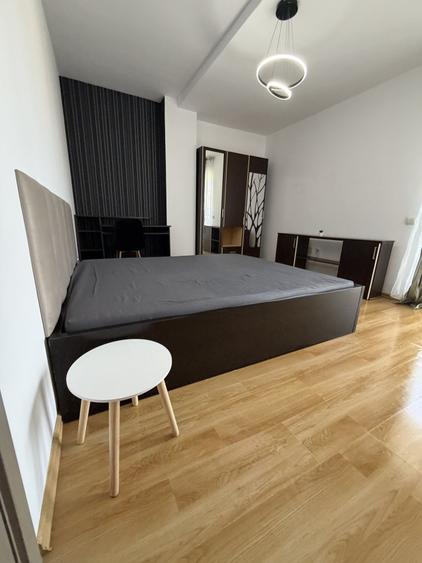Apartament cu 3 camere semidecomandat, mobilat în Gară