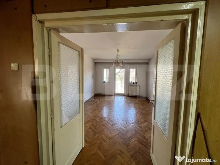 Apartament cu 5 camere decomandat în Semicentral