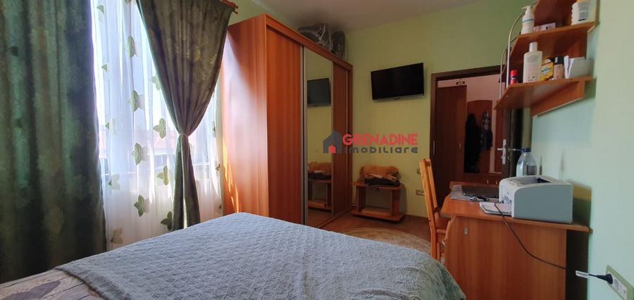 Apartament cu 2 camere decomandat în Tractorul