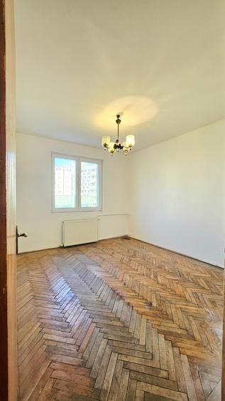 Apartament cu 3 camere decomandat în Dristor