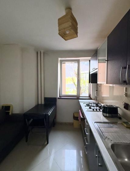 Apartament cu 3 camere semidecomandat în Ștefan cel Mare