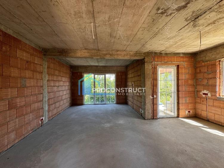 Duplex cu 4 camere cu Canalizare în Giarmata