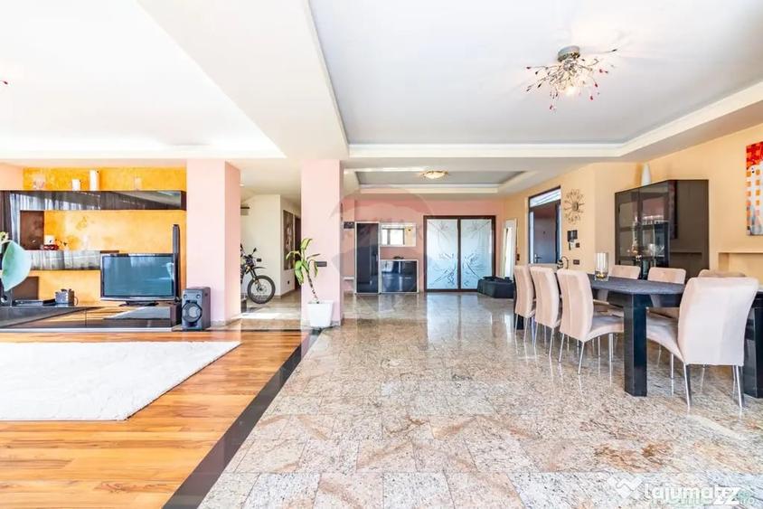Casă cu 7 camere cu Teren 745 Mp în Corbeanca