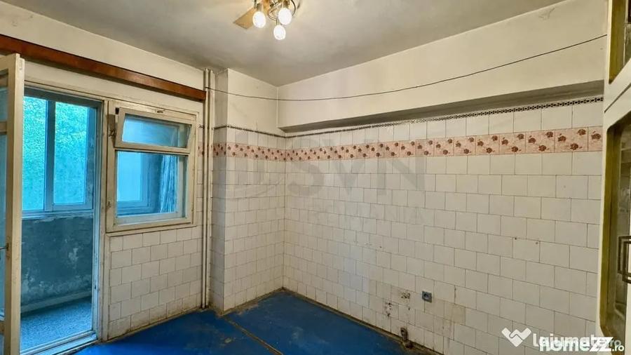 Apartament cu 4 camere decomandat în Lacul Tei