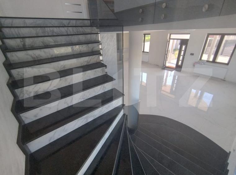Casă individuală cu 7 camere cu Canalizare în Nord
