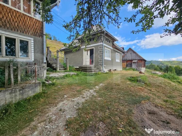 Casă cu 7 camere cu Teren 1855 Mp în Tomuțești