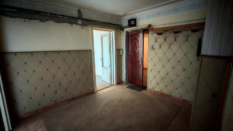 Apartament cu 4 camere semidecomandat în Sud