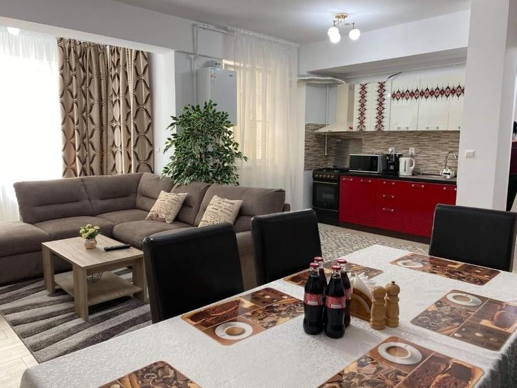 Apartament cu 3 camere semidecomandat în Central