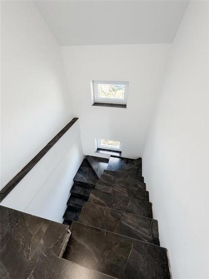 Casă cu 4 camere cu Teren 300 Mp în Cihei