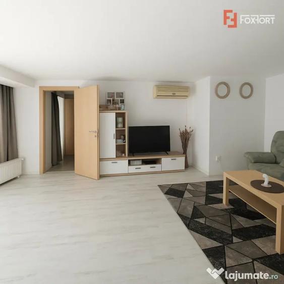 Apartament cu 3 camere semidecomandat în Girocului