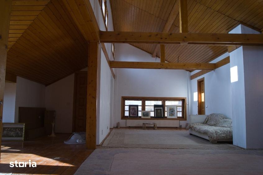 Casă cu 8 camere cu Teren 2651 Mp în Gruiu