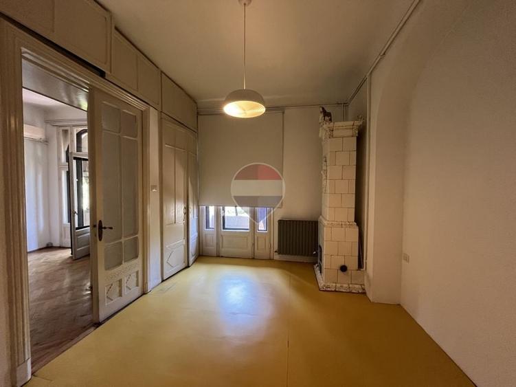 Apartament cu 4 camere circular în Dacia