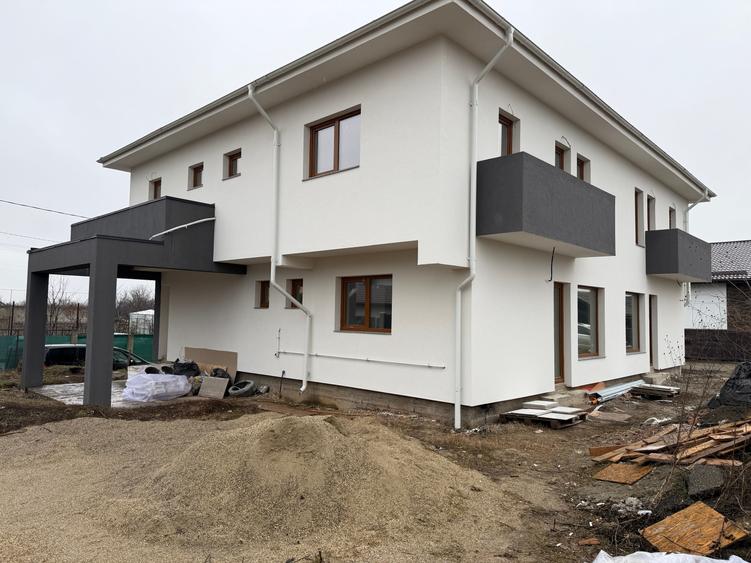Duplex cu 4 camere cu Garaj în Păulești