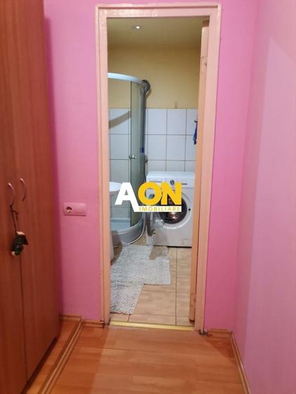 Garsonieră decomandată, mobilată în Cetate