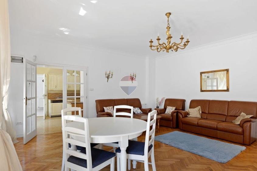 Apartament cu 3 camere, mobilat în Central