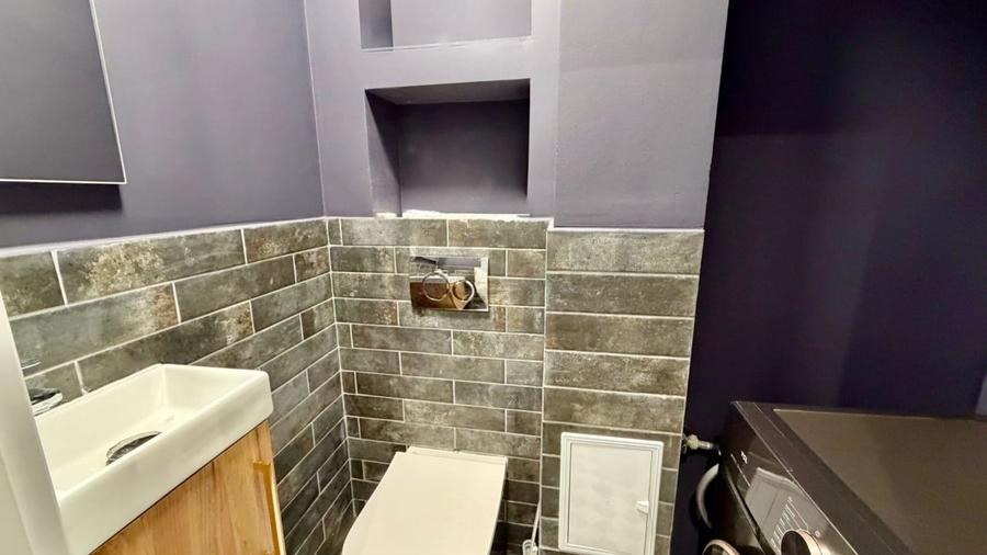 Apartament cu 4 camere decomandat, mobilat în P-ța Victoriei