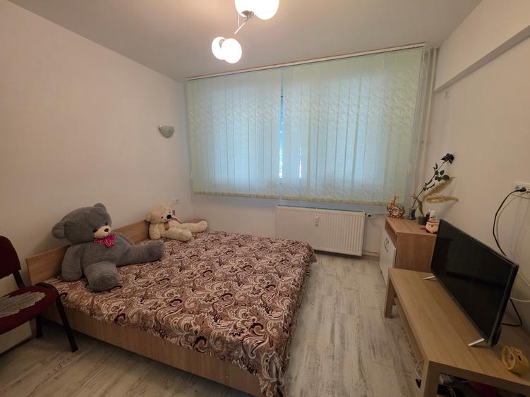 Apartament cu 2 camere semidecomandat în Giurgiului
