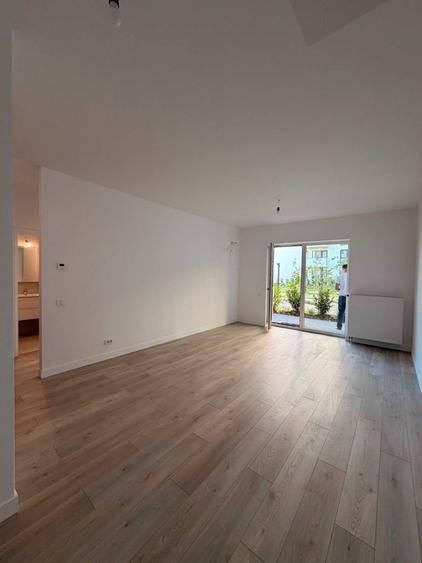 Spatiu Comercial / Birou 50mp + Gradina & Parcare Silk District (Parter) - 6