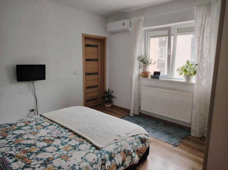 Apartament cu 3 camere decomandat în Runcu