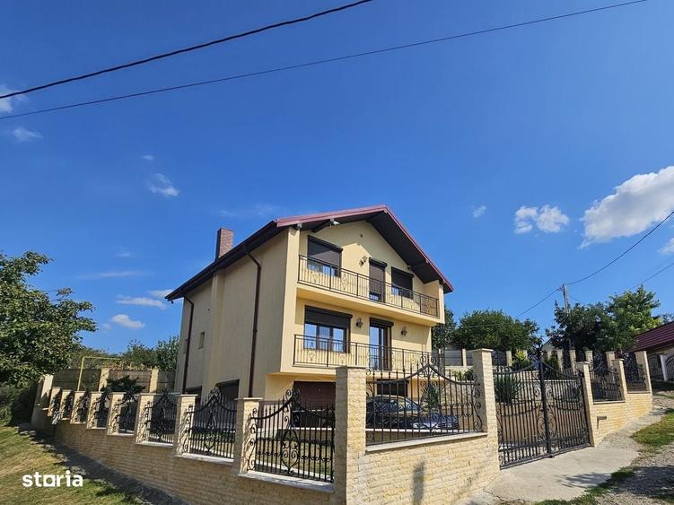 Casă cu 4 camere cu Teren 500 Mp în Lețcani