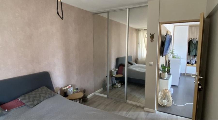 Apartament cu 3 camere decomandat în Florești