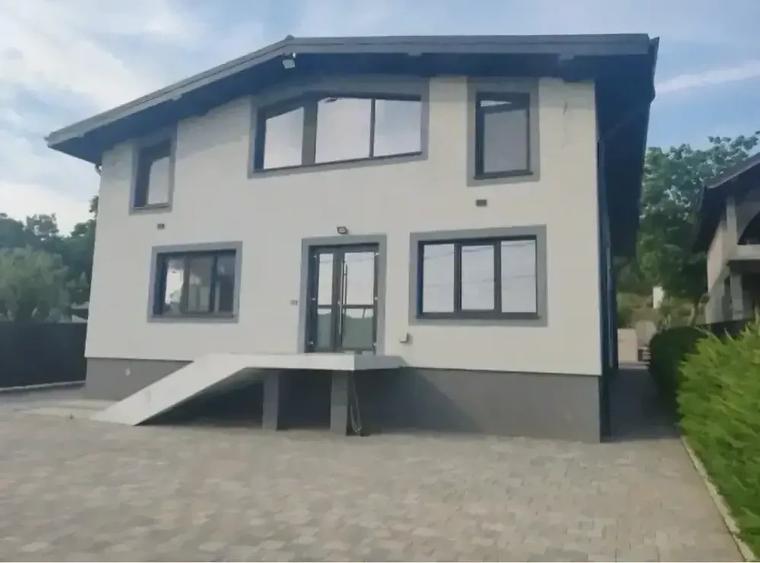 Casă cu Teren 1100 Mp în Bălteni