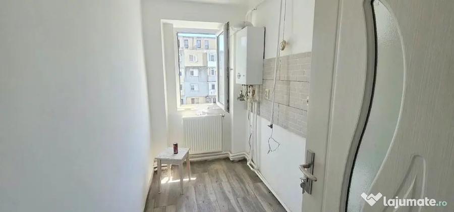 Apartament cu 2 camere decomandat în Viziru 3