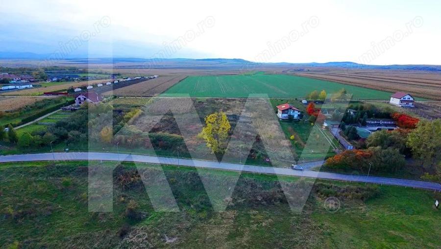 Teren de 4270 mp, în Central