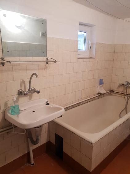 Casă cu 5 camere cu Canalizare în Palazu Mare
