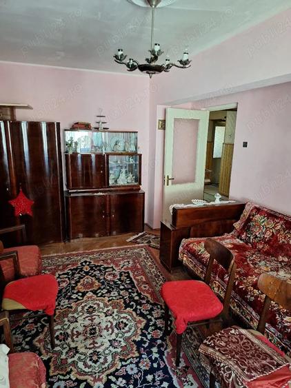 Apartament cu 4 camere decomandat, mobilat în Central