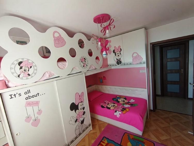 Apartament cu 3 camere decomandat, mobilat în Faleza Nord