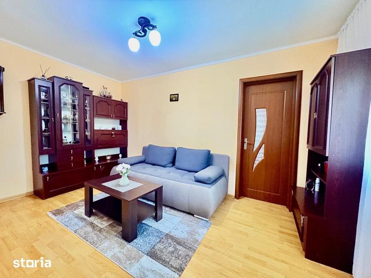 Apartament cu 3 camere în Petrișor