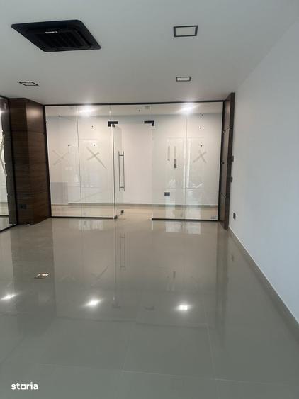 Spațiu comercial, de 123 mp, în Central