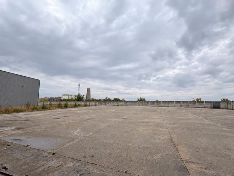 Spațiu comercial, de 600 mp, în Cârcea