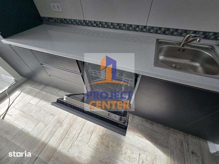 Apartament cu 3 camere semidecomandat în Calea București