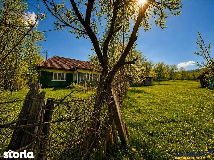 Casă cu 2 camere cu Teren 3400 Mp în Acățari