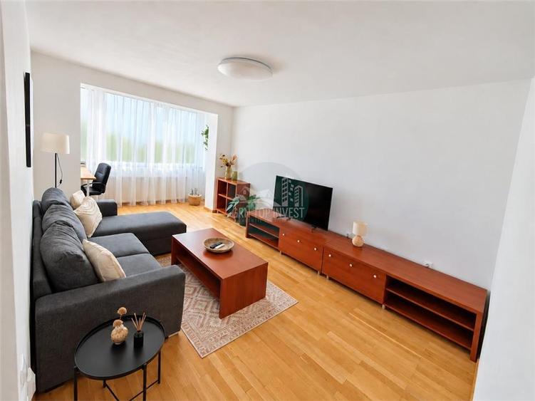 Apartament cu 3 camere decomandat în Central