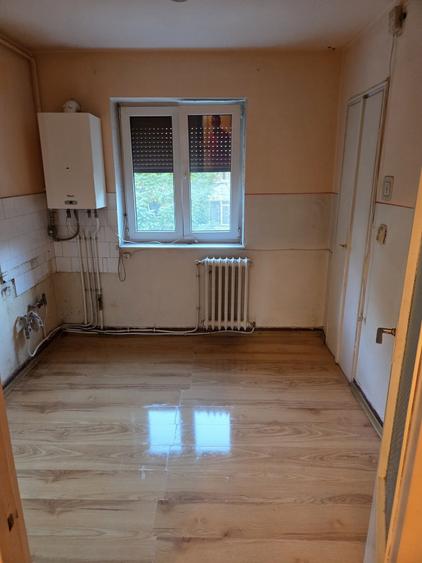 Apartament cu 3 camere decomandat în Deve