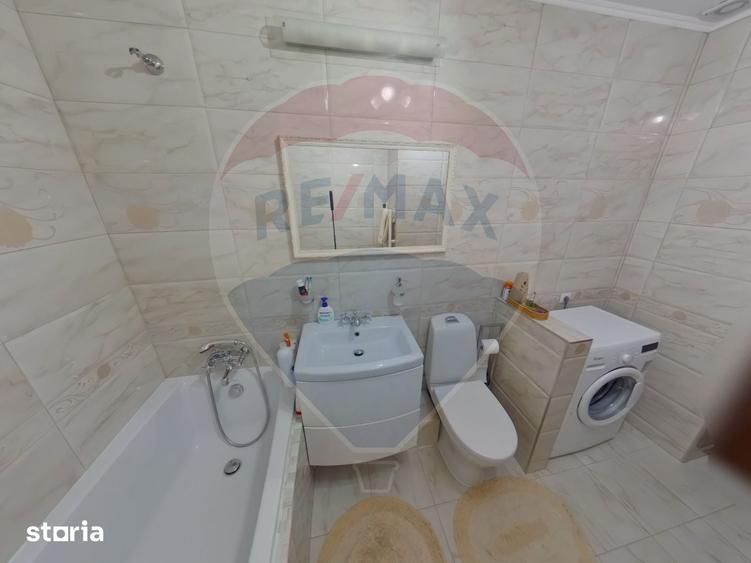 Apartament cu 4 camere de vanzare, Pia?a 1 Decembrie 1918 - 1