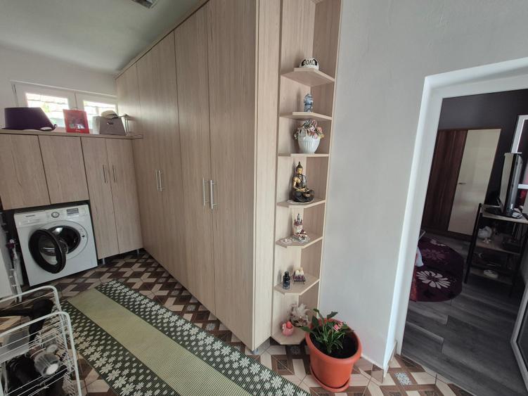 Casă individuală cu 4 camere cu Canalizare în Vladimirescu