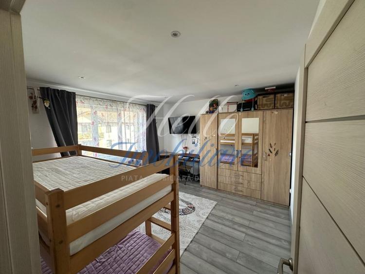 Apartament cu 3 camere semidecomandat în Florești
