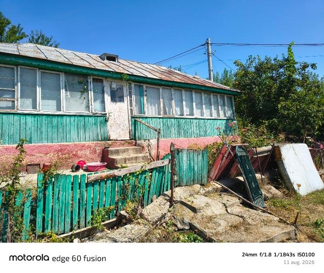 Casă cu 2 camere cu Teren 2300 Mp în Pietrele