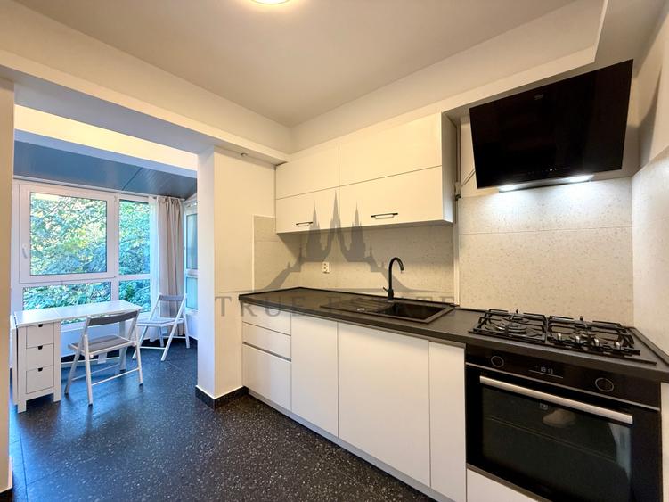 Apartament cu 3 camere semidecomandat în Primăverii
