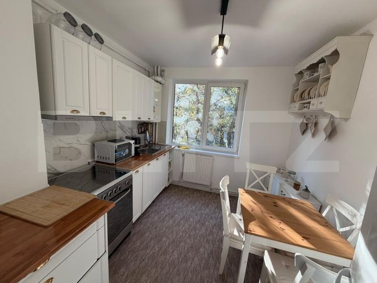 Apartament cu 3 camere semidecomandat, mobilat în Gheorgheni
