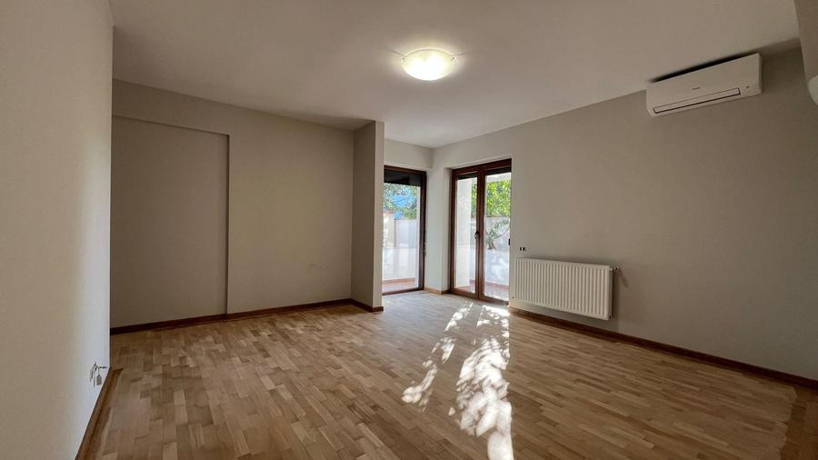 Apartament cu 4 camere decomandat, mobilat în Sisești