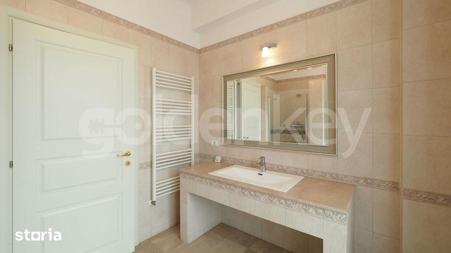 Casă cu 6 camere cu Teren 700 Mp în Central