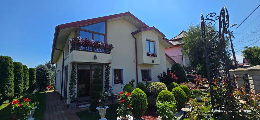 Casă individuală cu 5 camere cu Garaj în Central