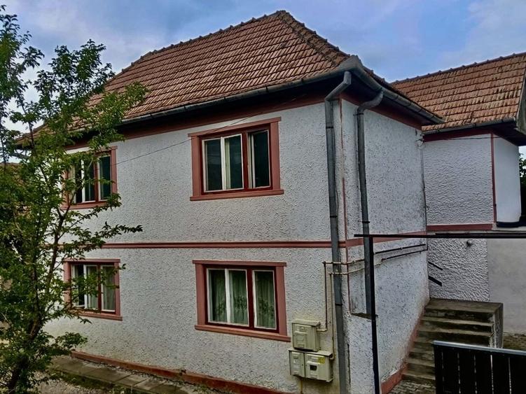 Oportunitate Investitie / Casa cu 4 Garsoniere Generoase (50 mp) + Vedere la Cetate & Curte Mare - 1