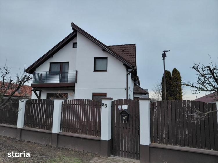 Casă cu 6 camere cu Teren 3700 Mp în Central